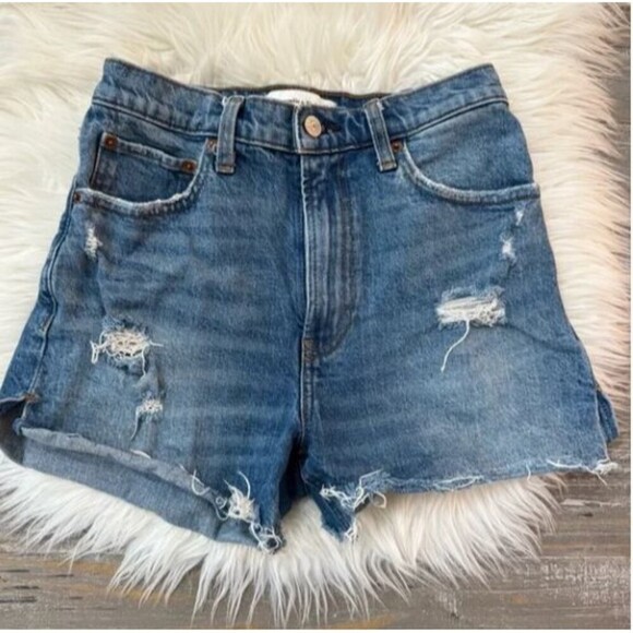 Abercrombie & Fitch High Rise 4" Mom Jean Shorts 26 / 2 Distressed - Picture 2 of 5